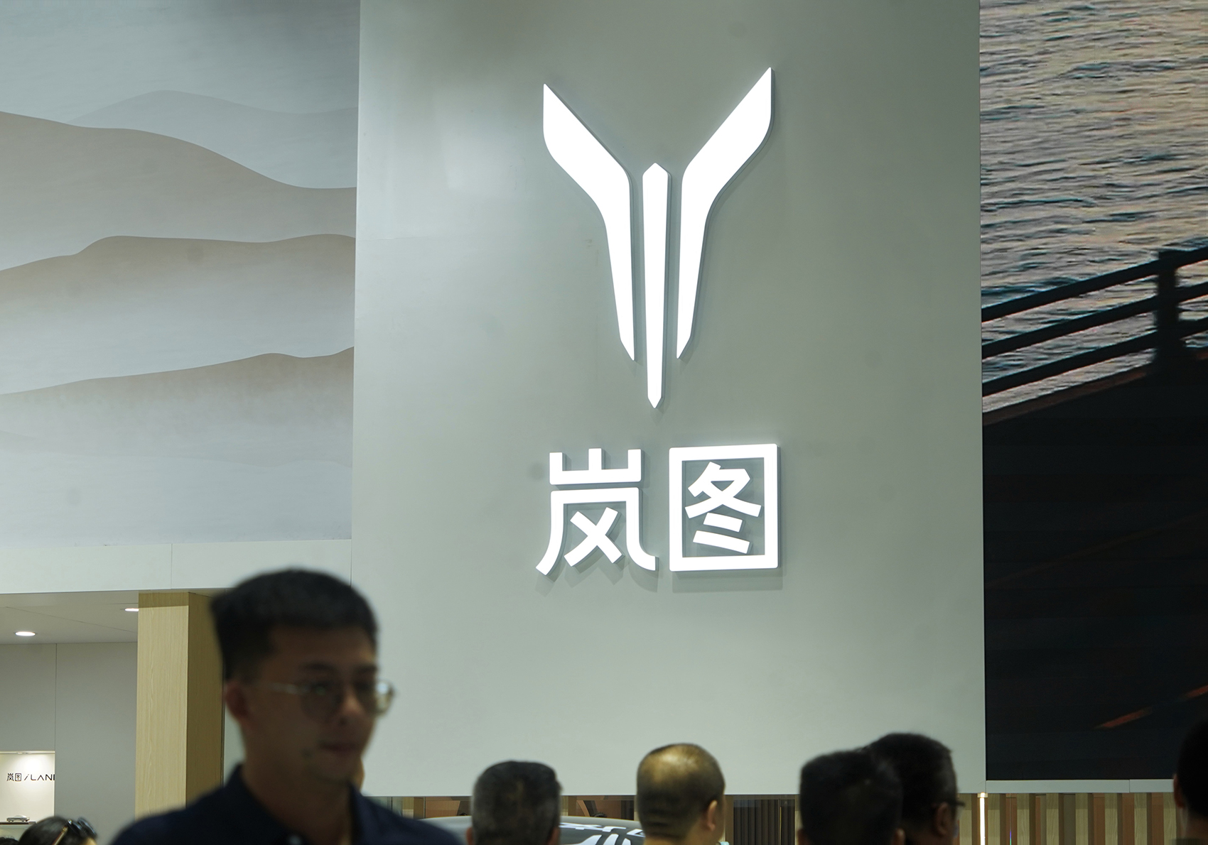 每日經(jīng)濟新聞