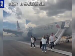 美国一波音客机突发故障：乘客紧急撤离，机腹冒出滚滚浓烟！