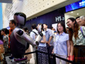 直击WAIC 2025丨上海变身未来实验室，机器人、尖端芯片、AI应用⋯⋯众多科技惊艳亮相