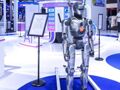 直击WAIC2025丨京东JoyInside引爆“具身智能”新赛道：从工业走向陪伴、家庭服务，市场空间或翻倍