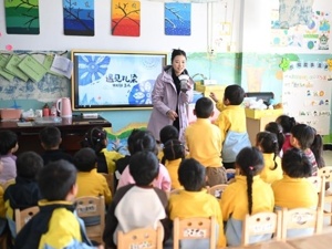 教育部答每经问：将考虑学龄人口变化、地方财力等因素，完善家庭经济困难儿童资助政策