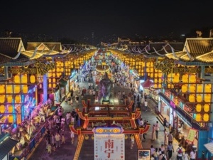 国家统计局答每经问：1~7月旅游咨询租赁服务类、文体休闲服务类零售额均保持两位数增长