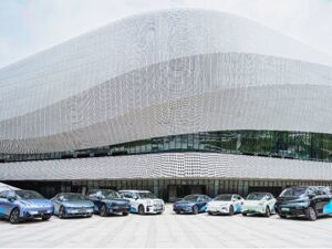 践行绿色赛事理念 2025吉利世运之夜在成都举行
