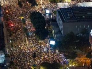 35万以色列民众游行示威，敦促政府尽快结束冲突！马克龙发声！以军回应袭击加沙纳赛尔医院：为摧毁哈马斯监控