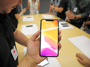官宣！华为、苹果将连放大招！iPhone17亮点预测，库克凌晨发文！余承东剧透新款三折叠手机外观细节