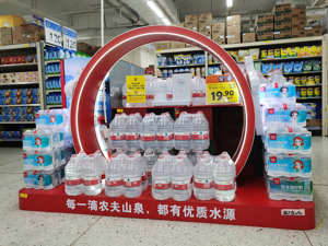 每经品牌100指数月线三连阳，国际大行看高农夫山泉成长性