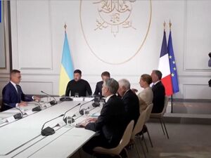 欧洲国家讨论向乌派兵！普京喊话：在乌外军将成合法打击目标！梅德韦杰夫最新表态