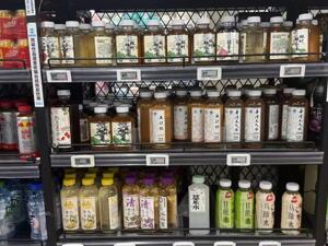 一瓶养生水让20年果汁品牌一朝出圈，更是“脆皮年轻人”新宠，真格基金、梅花创投也布局赛道 实际功效几何？