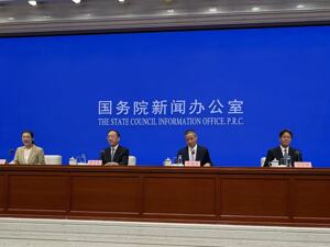 新能源汽车去年消费破2万亿 工信部答每经问：产业非理性竞争问题比较突出，将完善政策规范秩序