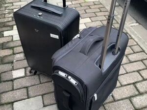 独家｜1800多页证据文件装满两个行李箱，直击上海涉“工业污染地块”红盘浦发虹湾诉讼开庭