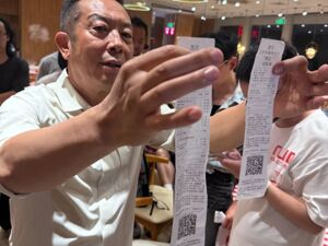 热搜！西贝已上线“罗永浩菜单”，顾客可参观制作过程！罗永浩此前悬赏10万征集西贝预制菜线索，律师：有和解可能