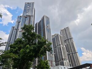 大量老房仍未拆除、120亿元“天价入股”遭紧急澄清，深圳旧改“巨无霸”绿景白石洲走向何方？