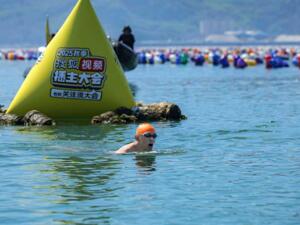 张朝阳挑战横渡南澳岛-饶平海湾 全程8.69公里历时5小时18分