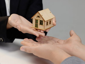 每经数读｜TOP50上市房企8月销售额回升，头部房企排名稳定