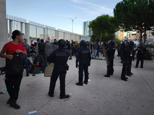 这国逾50万人罢工，其中首都约5.5万人，超300人被捕！发生了什么？