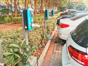 社区养老、托育、停车、充电短板咋补？住建部答每经问：补建、购置、置换、租赁、改造，见招拆招