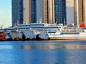超强台风“桦加沙”即将登陆！海浪红色警报：广东近岸海域将现4到7米巨浪到狂浪！广东10市停课、停工、停产、停运、停业