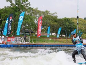 160余名中外选手逐浪三岔湖 成都东部新区以“水动能”推开体育产业新蓝海