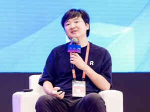 专访灵伴科技副总裁宓群：乐见技术路线之争 带屏显的AI眼镜已步入消费级时代