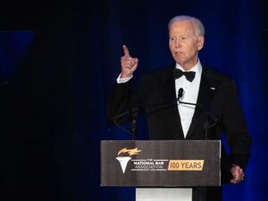 82岁美国前总统拜登正接受癌症放射治疗！此前被诊断患有前列腺癌，癌症已扩散至骨头