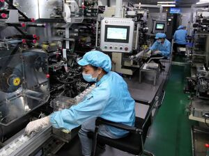 新突破！科研团队攻克固态电池领域关键难题 业内：实现低成本商用仍需跨越材料制备等多重“工程化量产”鸿沟
