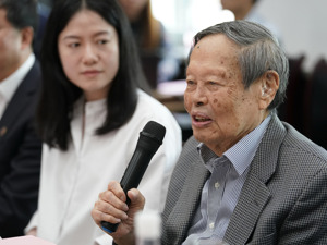 翁帆发文：杨先生离开的时候一定很欣慰，他交出了一份满意的答卷；有他多年的陪伴，我何其有幸