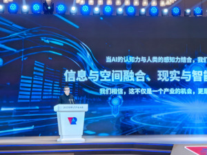 雷鸟创新CEO李宏伟谈AI眼镜产业：中国企业有望实现从追随到引领，定义行业新标准