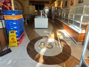 又一门店关闭，85度C北京仅剩一家门店！公司回应接连闭店系“汰换择优”，年底前将新增加盟店