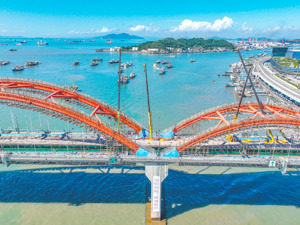 十一届全国人大财政经济委员会副主任委员贺铿：必须改变以往将资金过度集中于房屋建设和基础设施建设的倾向，更加突出民生领域投入