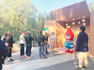 LABUBU卡牌带火“纸片经济”，二手平台溢价约30%