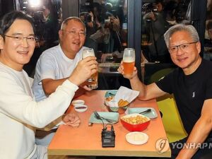 黄仁勋与三星集团、现代汽车会长吃炸鸡配啤酒！高喊“全场免单，总消费约250万韩元！韩国“炸鸡股”大涨