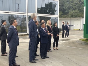 新能源汽车热卖，阻燃剂需求爆发，国际巨头科莱恩CEO点赞四川企业，欲借福华化学强化中国市场