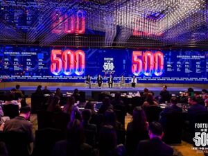 爱康集团携手《财富》中国500强峰会，重磅发布《2025版银行及保险高净值客户健康绿皮书》