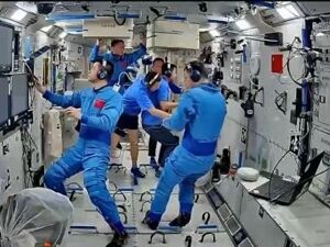 神舟二十一号载人飞船顺利撤离空间站组合体！神舟二十号乘组即将踏上回家之旅，他们这次出差都完成了哪些任务？