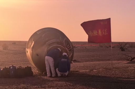 “神二十”乘組平安歸來背后：飛船舷窗發(fā)現(xiàn)細(xì)微裂紋，一場太空“換乘”迅速展開，這個(gè)滾動備份模式成關(guān)鍵