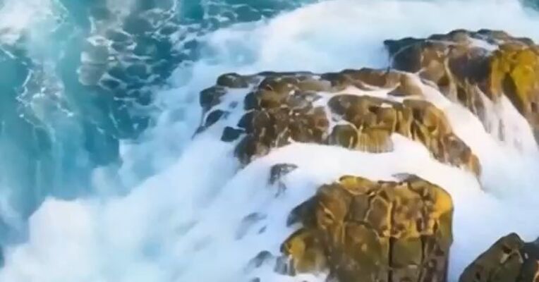 中国海警舰艇编队11月16日在我钓鱼岛领海巡航