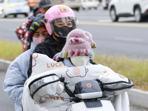 寒潮+大风蓝色预警，中东部气温将陆续跌入低谷，这些地区将降温10~12℃