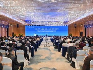 共探产业未来 全球动力电池前瞻技术与创新专题会在四川宜宾举行