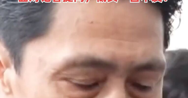 日本外务省高官已抵达北京，面对记者提问，低头一言不发！