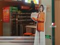 停業整頓！楊國福麻辣燙店員工被曝“踩食材柜搞衛生，腳附近擺著肉丸”