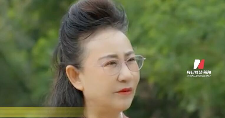 重庆女博士在广东养鸡养猪去年净赚8.9亿元！儿子、侄子也是公司高管，将赴香港IPO