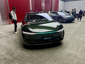 顶配车型售价下调8万元！鸿蒙智行年内最后一款新车上市 余承东预告：全新旗舰MPV即将亮相