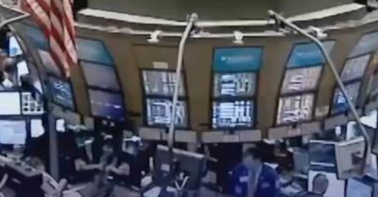 美股反弹！道指涨近500点