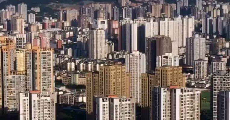 重庆地产集团拟以121亿元划转公租房住宅部分资产；万科5.7亿元股权被冻结｜房产早参