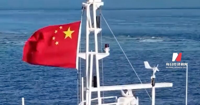 中国海警依法驱离日非法进入我钓鱼岛领海船只