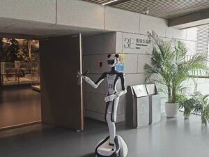 推进“AI+文旅”场景建设 “成都高新造”超拟人智慧讲解机器人上岗试运行