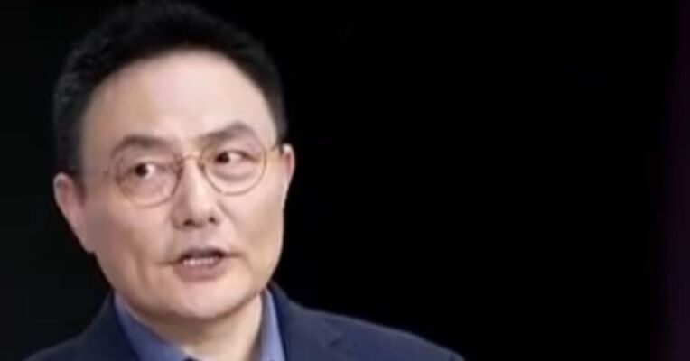 罗振宇：把热爱变成自己一生的职业，这条路很难走通，不如先干了再说