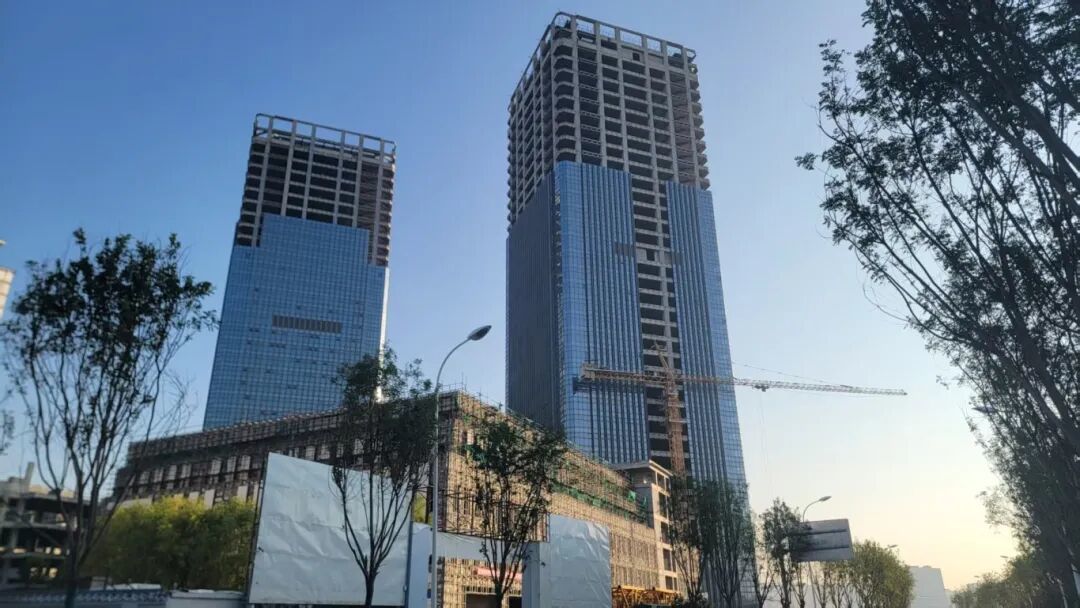 西安地標(biāo)“雙子塔”荒蕪十年，7.48億起拍
