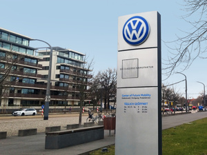 前三季度净利润下滑超六成！大众汽车集团1600亿欧投资“瘦身”，保时捷押注中国研发破局