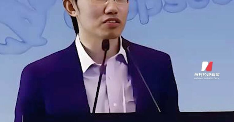 梁文锋和杜梦然入选《自然》年度十大科学人物